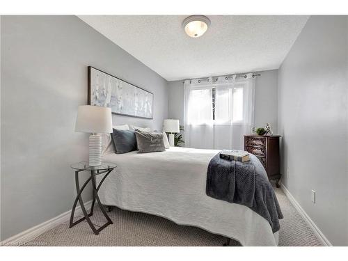 232 San Francisco Avenue, Hamilton, ON - Indoor Photo Showing Bedroom