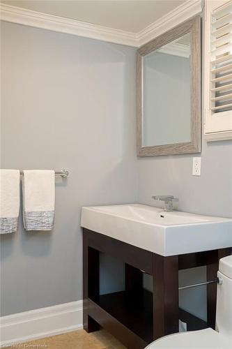 35 Holkham Avenue, Ancaster, ON - Indoor Photo Showing Bathroom