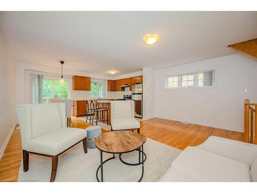 30-233 Duskywing Way, Oakville, ON - Indoor Photo Showing Living Room