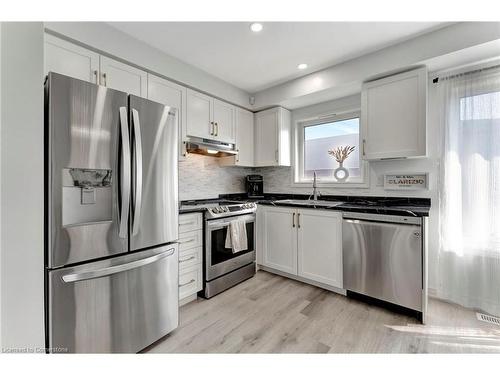 37-41 Radison Lane, Hamilton, ON - Indoor Photo Showing Kitchen