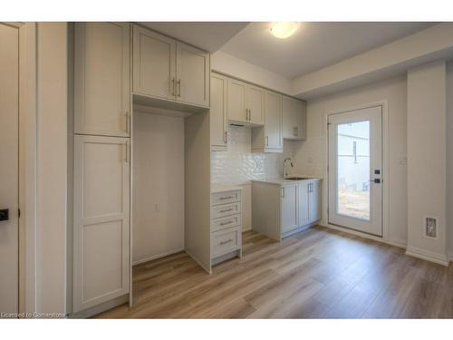 39-55 Tom Brown Drive, Paris, ON - Indoor Photo Showing Kitchen