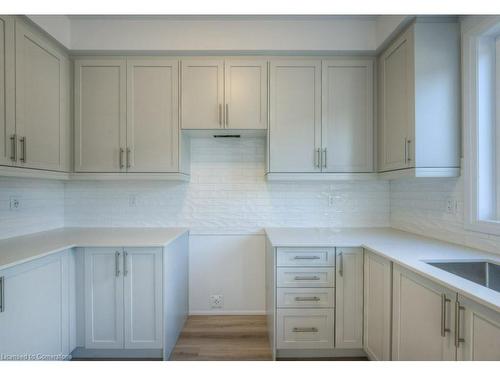 39-55 Tom Brown Drive, Paris, ON - Indoor Photo Showing Kitchen