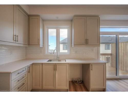 39-55 Tom Brown Drive, Paris, ON - Indoor Photo Showing Kitchen