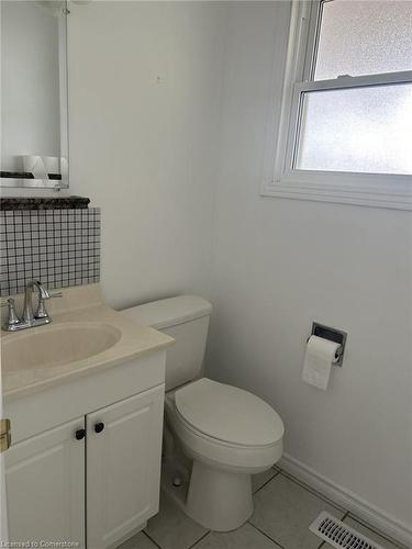 Upper-16 Courtland Avenue, Hamilton, ON - Indoor Photo Showing Bathroom