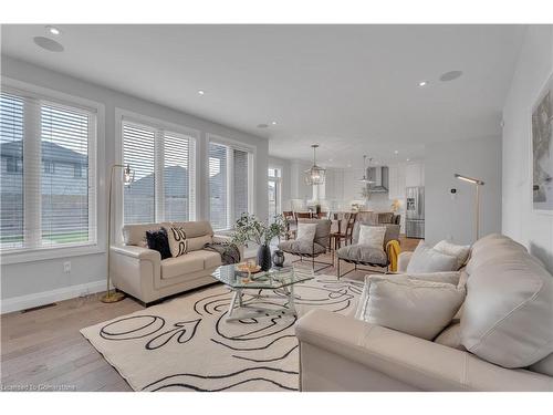 2025 Bakervilla Street, London, ON - Indoor Photo Showing Living Room