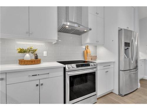 2025 Bakervilla Street, London, ON - Indoor Photo Showing Kitchen With Upgraded Kitchen