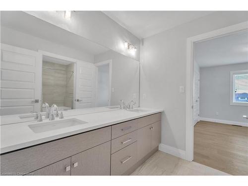 2025 Bakervilla Street, London, ON - Indoor Photo Showing Bathroom