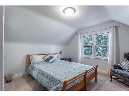 59 East 42Nd Street, Hamilton, ON - Indoor Photo Showing Bedroom