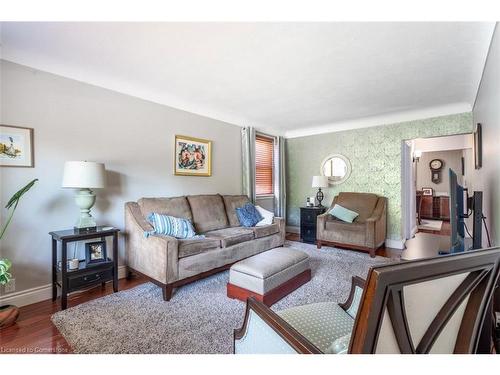 59 East 42Nd Street, Hamilton, ON - Indoor Photo Showing Living Room