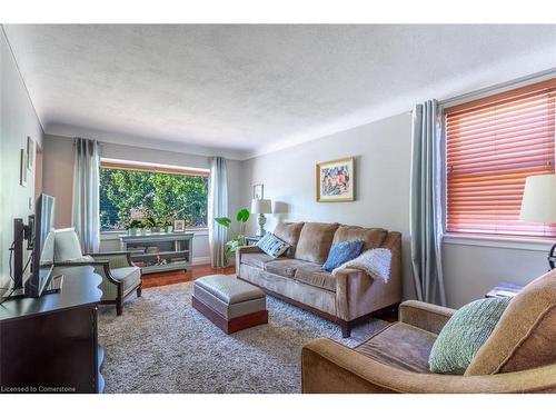 59 East 42Nd Street, Hamilton, ON - Indoor Photo Showing Living Room