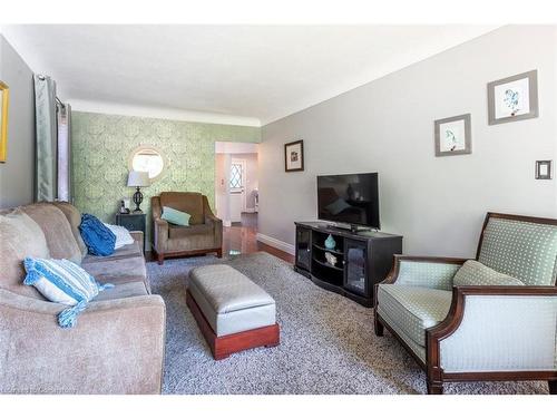 59 East 42Nd Street, Hamilton, ON - Indoor Photo Showing Living Room