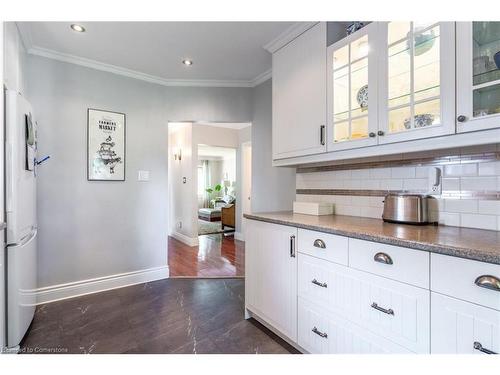 59 East 42Nd Street, Hamilton, ON - Indoor Photo Showing Kitchen