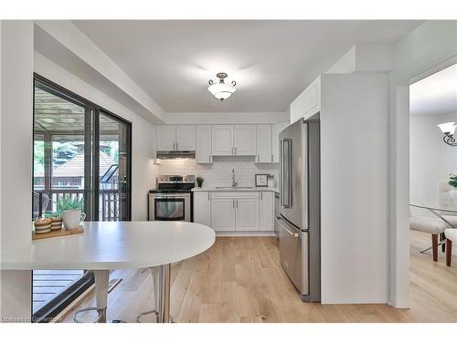 44 Killarney Court, Brampton, ON - Indoor Photo Showing Kitchen