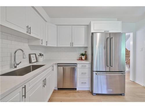 44 Killarney Court, Brampton, ON - Indoor Photo Showing Kitchen With Upgraded Kitchen