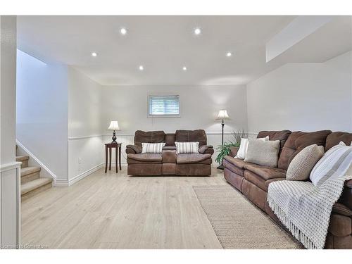 44 Killarney Court, Brampton, ON - Indoor Photo Showing Living Room