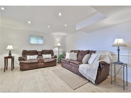 44 Killarney Court, Brampton, ON - Indoor Photo Showing Living Room