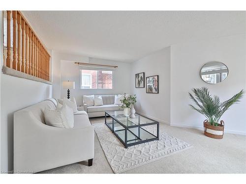 44 Killarney Court, Brampton, ON - Indoor Photo Showing Living Room