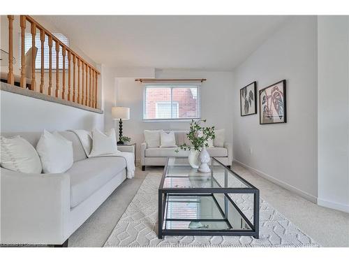 44 Killarney Court, Brampton, ON - Indoor Photo Showing Living Room