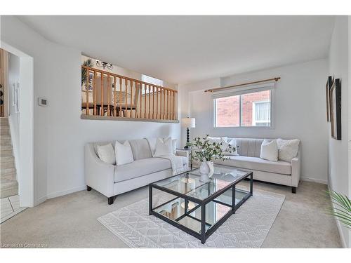 44 Killarney Court, Brampton, ON - Indoor Photo Showing Living Room