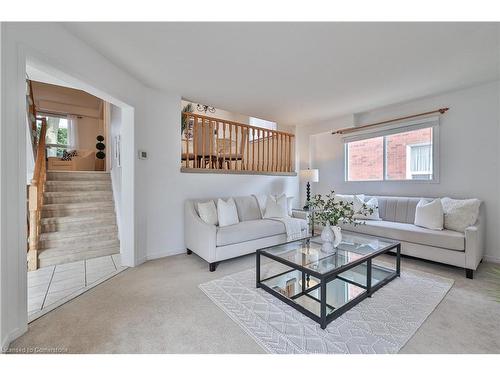 44 Killarney Court, Brampton, ON - Indoor Photo Showing Living Room