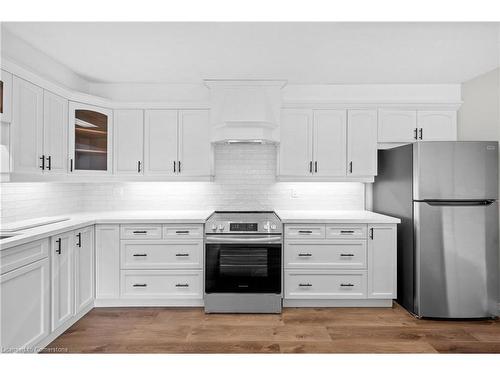 1501-2175 Marine Drive, Oakville, ON - Indoor Photo Showing Kitchen