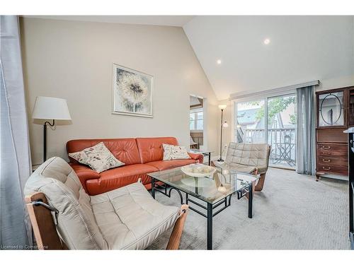 116 Park Row N, Hamilton, ON - Indoor Photo Showing Living Room