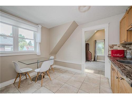 116 Park Row N, Hamilton, ON - Indoor Photo Showing Kitchen