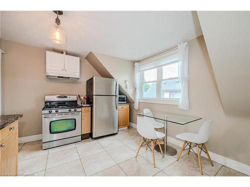 116 Park Row N, Hamilton, ON - Indoor Photo Showing Kitchen