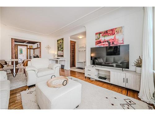 116 Park Row N, Hamilton, ON - Indoor Photo Showing Living Room