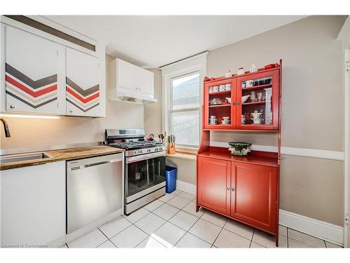 116 Park Row N, Hamilton, ON - Indoor Photo Showing Kitchen