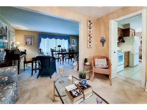 2034 Faversham Avenue, Burlington, ON - Indoor Photo Showing Living Room