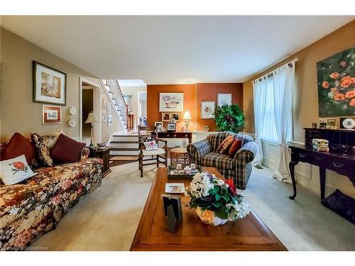 2034 Faversham Avenue, Burlington, ON - Indoor Photo Showing Living Room