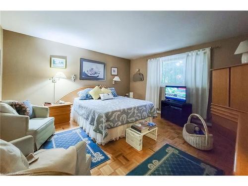 2034 Faversham Avenue, Burlington, ON - Indoor Photo Showing Bedroom