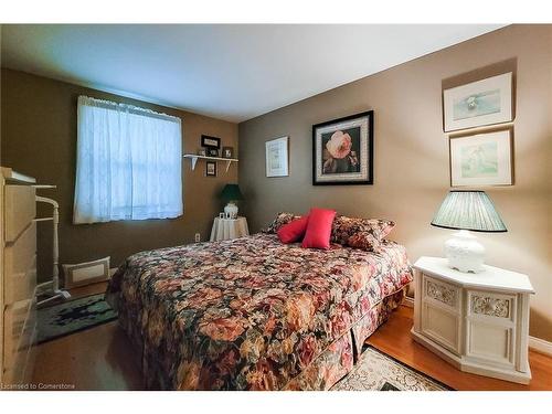 2034 Faversham Avenue, Burlington, ON - Indoor Photo Showing Bedroom