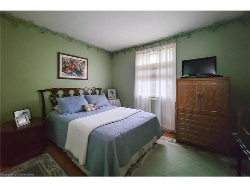 2034 Faversham Avenue, Burlington, ON - Indoor Photo Showing Bedroom