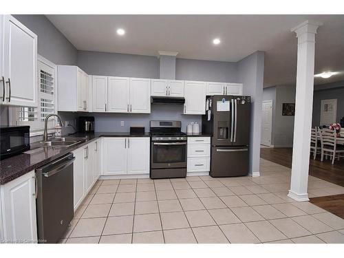 79 Aquasanta Crescent, Hamilton, ON - Indoor Photo Showing Kitchen With Double Sink