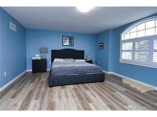 79 Aquasanta Crescent, Hamilton, ON - Indoor Photo Showing Bedroom