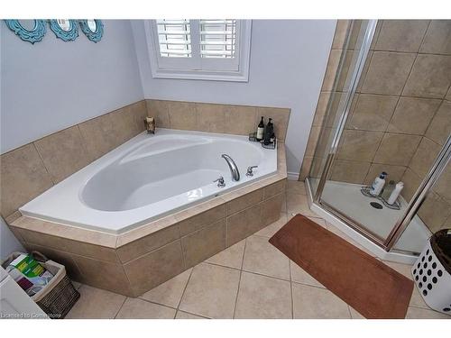 79 Aquasanta Crescent, Hamilton, ON - Indoor Photo Showing Bathroom