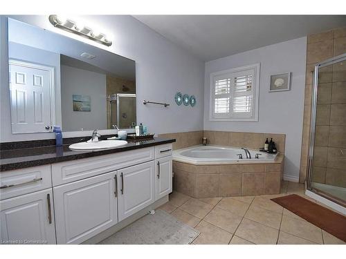 79 Aquasanta Crescent, Hamilton, ON - Indoor Photo Showing Bathroom