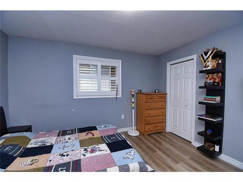 79 Aquasanta Crescent, Hamilton, ON - Indoor Photo Showing Bedroom