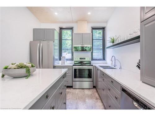 1323 Hidden Valley Road, Burlington, ON - Indoor Photo Showing Kitchen With Stainless Steel Kitchen With Double Sink With Upgraded Kitchen