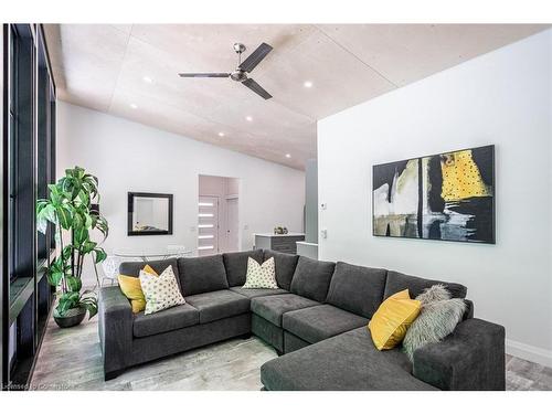 1323 Hidden Valley Road, Burlington, ON - Indoor Photo Showing Living Room