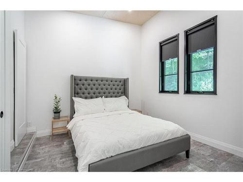 1323 Hidden Valley Road, Burlington, ON - Indoor Photo Showing Bedroom