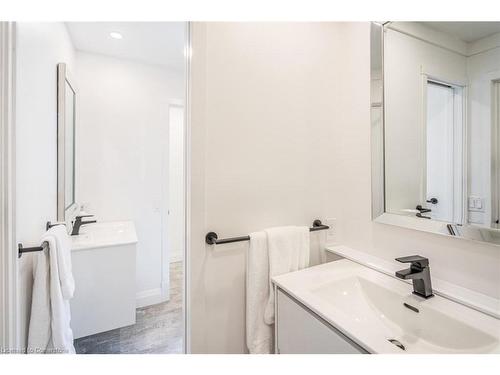 1323 Hidden Valley Road, Burlington, ON - Indoor Photo Showing Bathroom