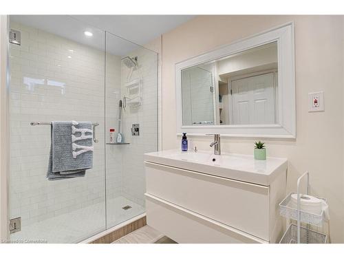 3099 Shannon Crescent, Oakville, ON - Indoor Photo Showing Bathroom