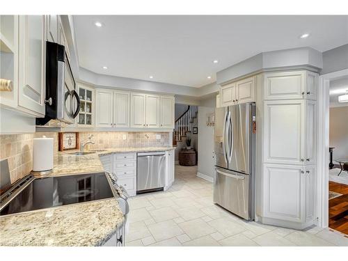 3099 Shannon Crescent, Oakville, ON - Indoor Photo Showing Kitchen