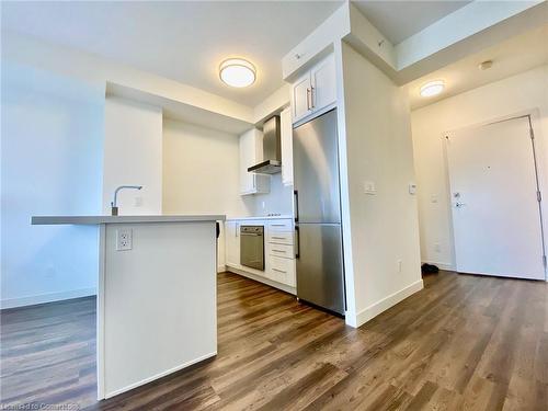 1203-2093 Fairview Street, Burlington, ON - Indoor Photo Showing Kitchen