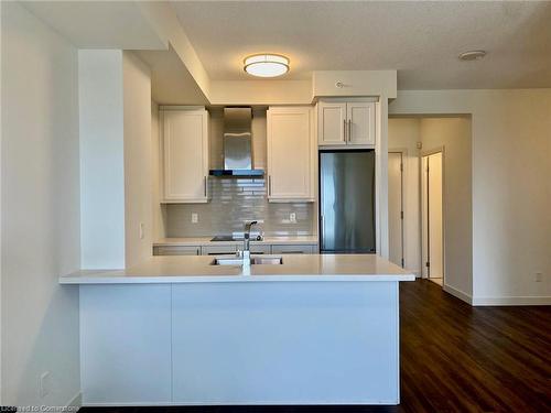 1203-2093 Fairview Street, Burlington, ON - Indoor Photo Showing Kitchen