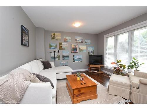 42 Seneca Street Street, Cayuga, ON - Indoor Photo Showing Living Room