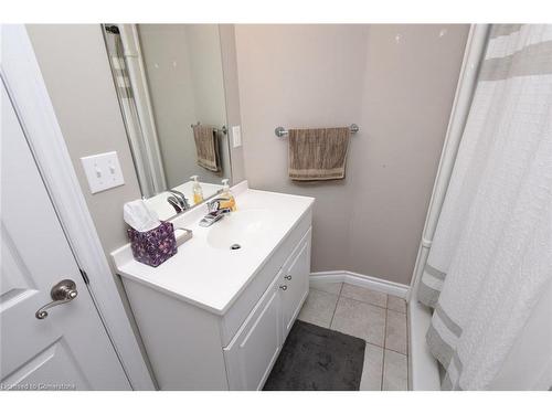 42 Seneca Street Street, Cayuga, ON - Indoor Photo Showing Bathroom